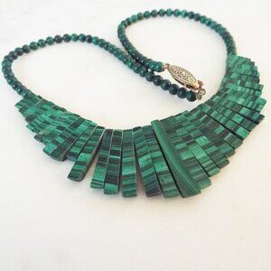 VINTAGE GREEN MALACHITE STONE GRADUATED FRINGE NECKLACE E